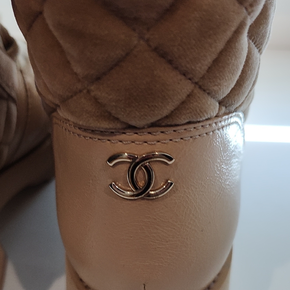 Chanel Quilted Faux Shearling Lined Boots, Size 39 - Picture 6 of 8